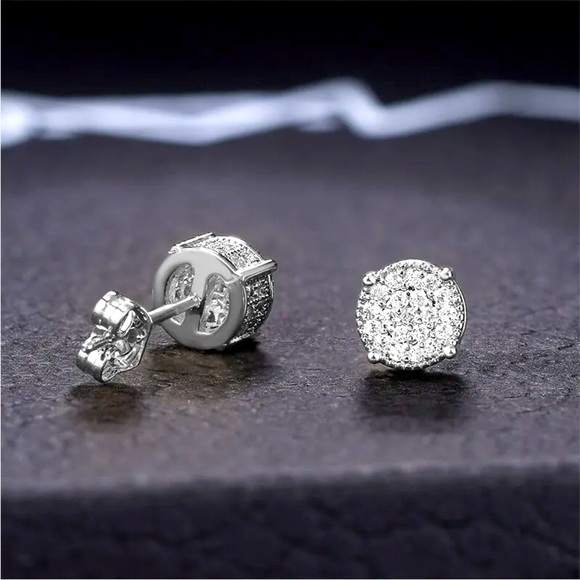 New Lovely Sterling Silver White Sapphire Round Studs - Picture 2 of 4